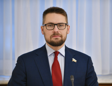 руслан Смашнев: Герои, проявившие мужество и самоотверженность в боевых действиях, обладают огромным потенциалом - фото - 1